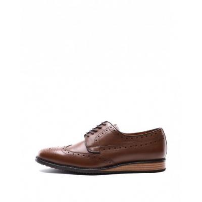 Brown temperament leather shoes